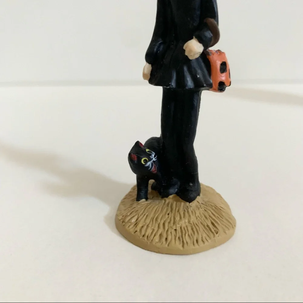 Vintage 90’s Halloween witch girl and cat figurine